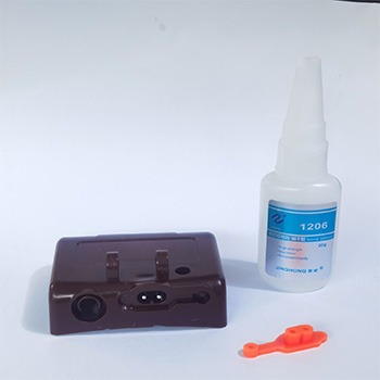 快干強(qiáng)力硅膠與塑膠粘合劑，在硅膠按鍵內(nèi)襯粘接ABS/PC塑料